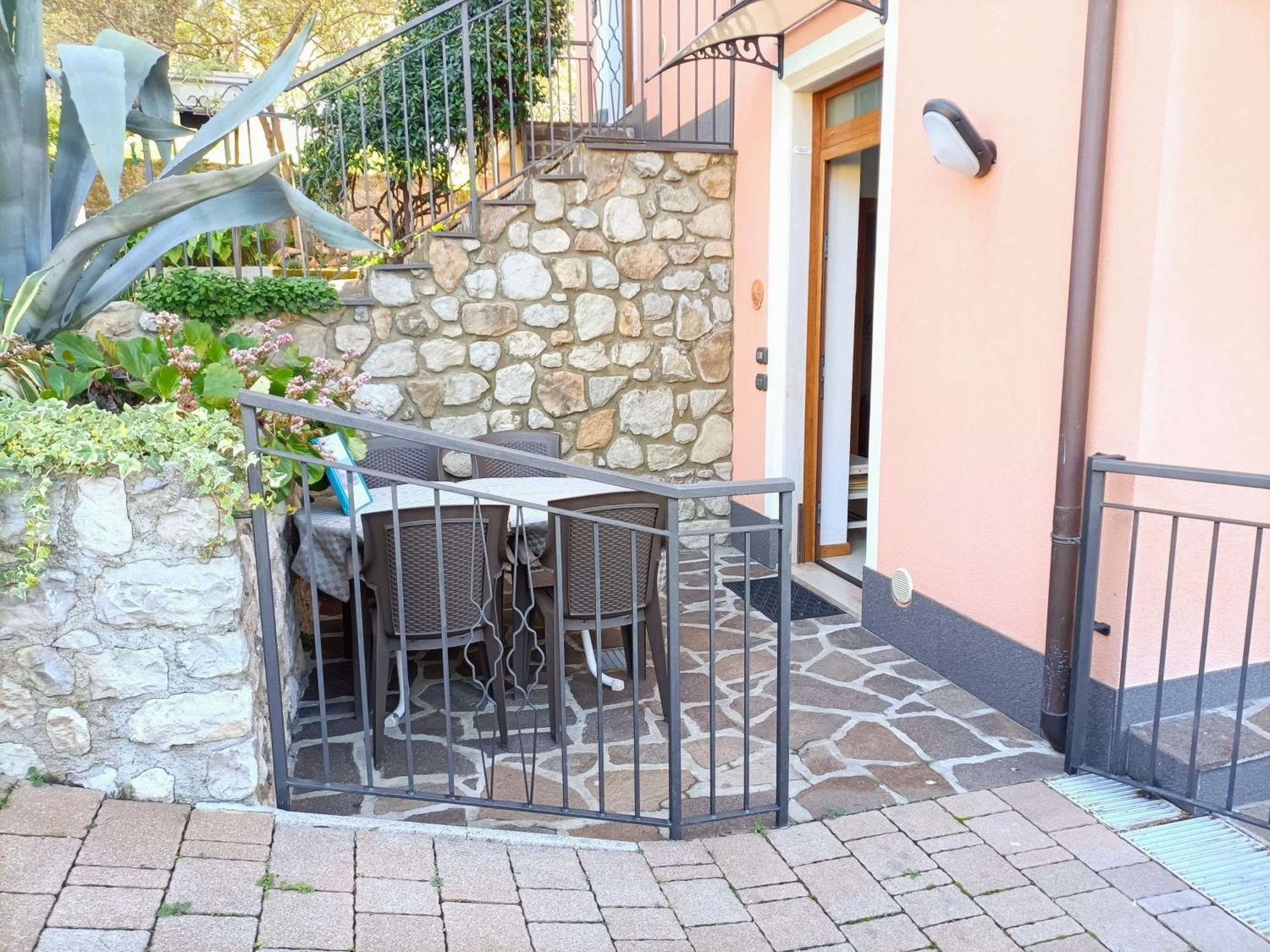 Appartamenti Casa Nina, Lago,Montagne, Uliveti Brenzone sul Garda Eksteriør billede