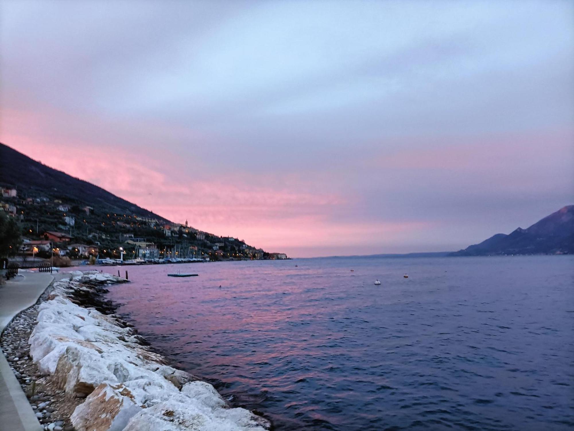 Appartamenti Casa Nina, Lago,Montagne, Uliveti Brenzone sul Garda Eksteriør billede